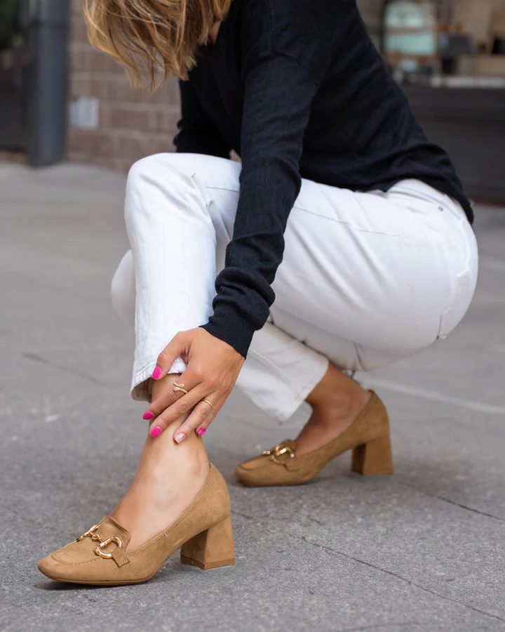 Zapato camel tacón mujer