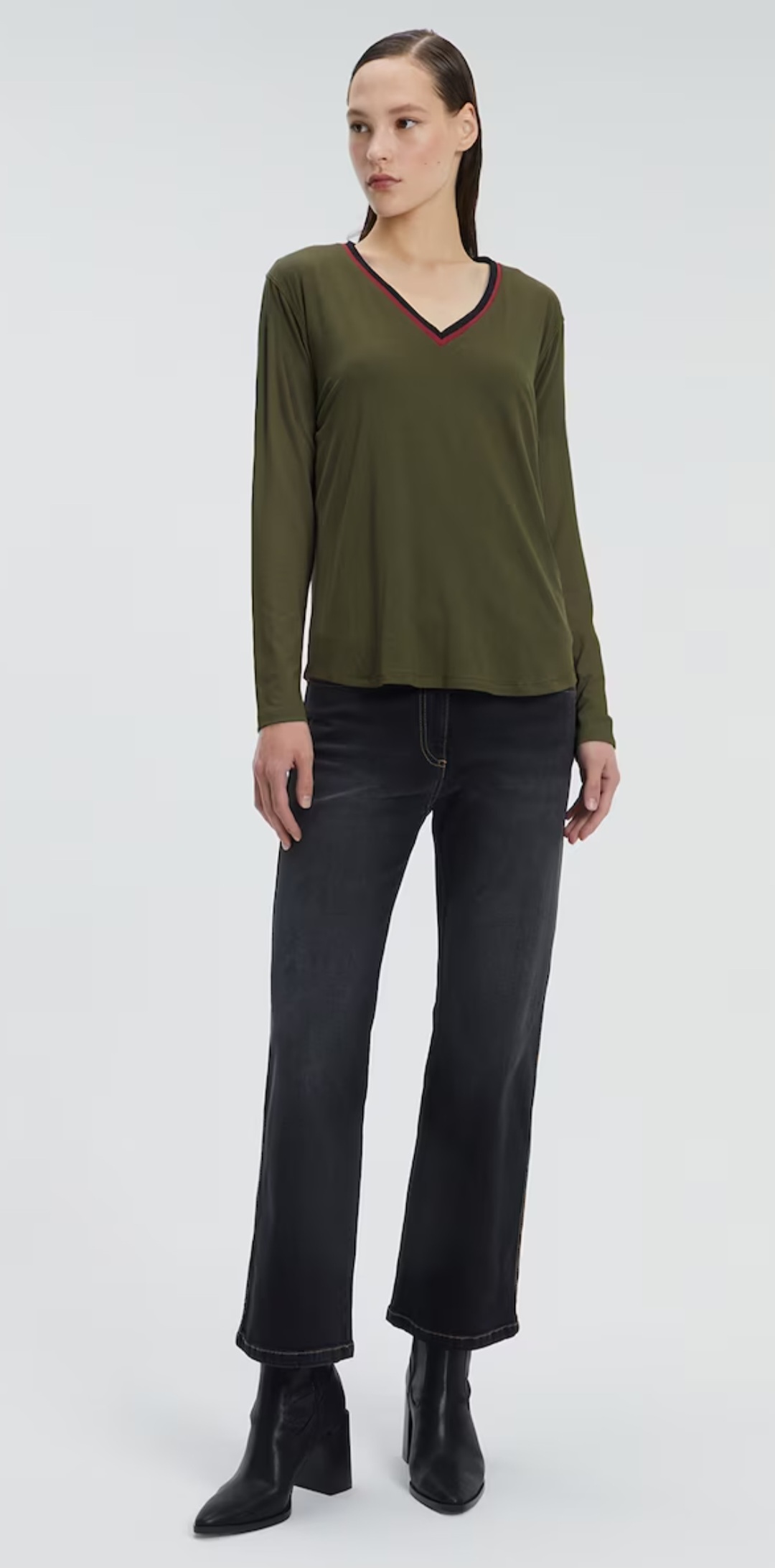 Camiseta de mujer de manga larga con cuello de pico