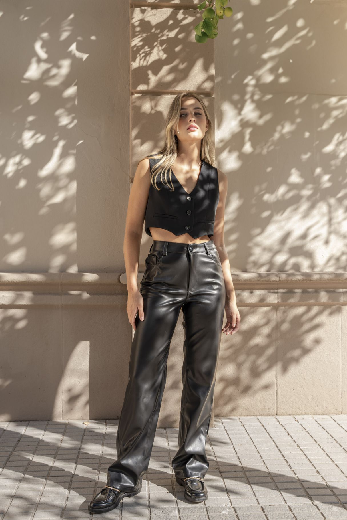 Pantalón efecto piel negro
