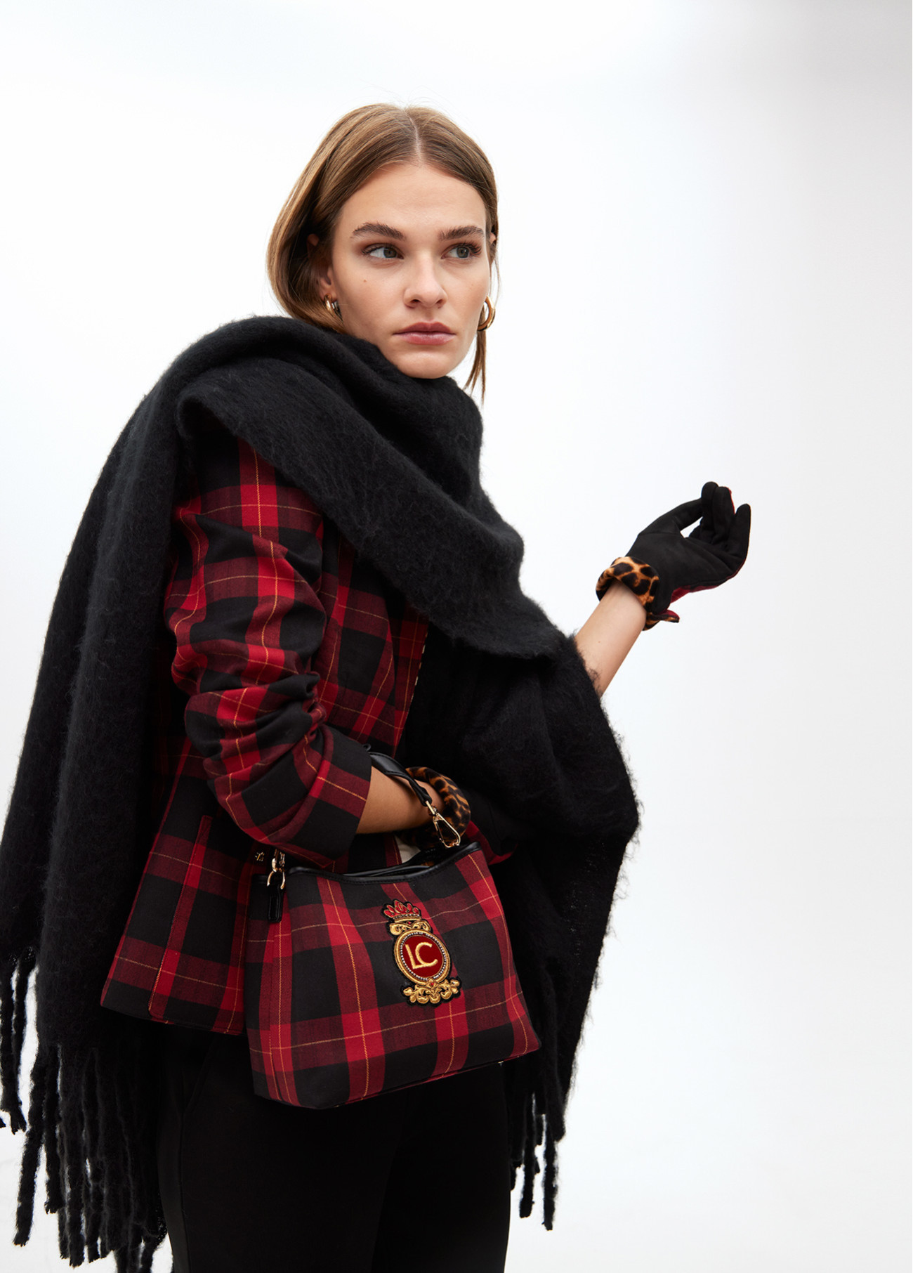 Bufanda lisa con flecos Lola Casademunt negro