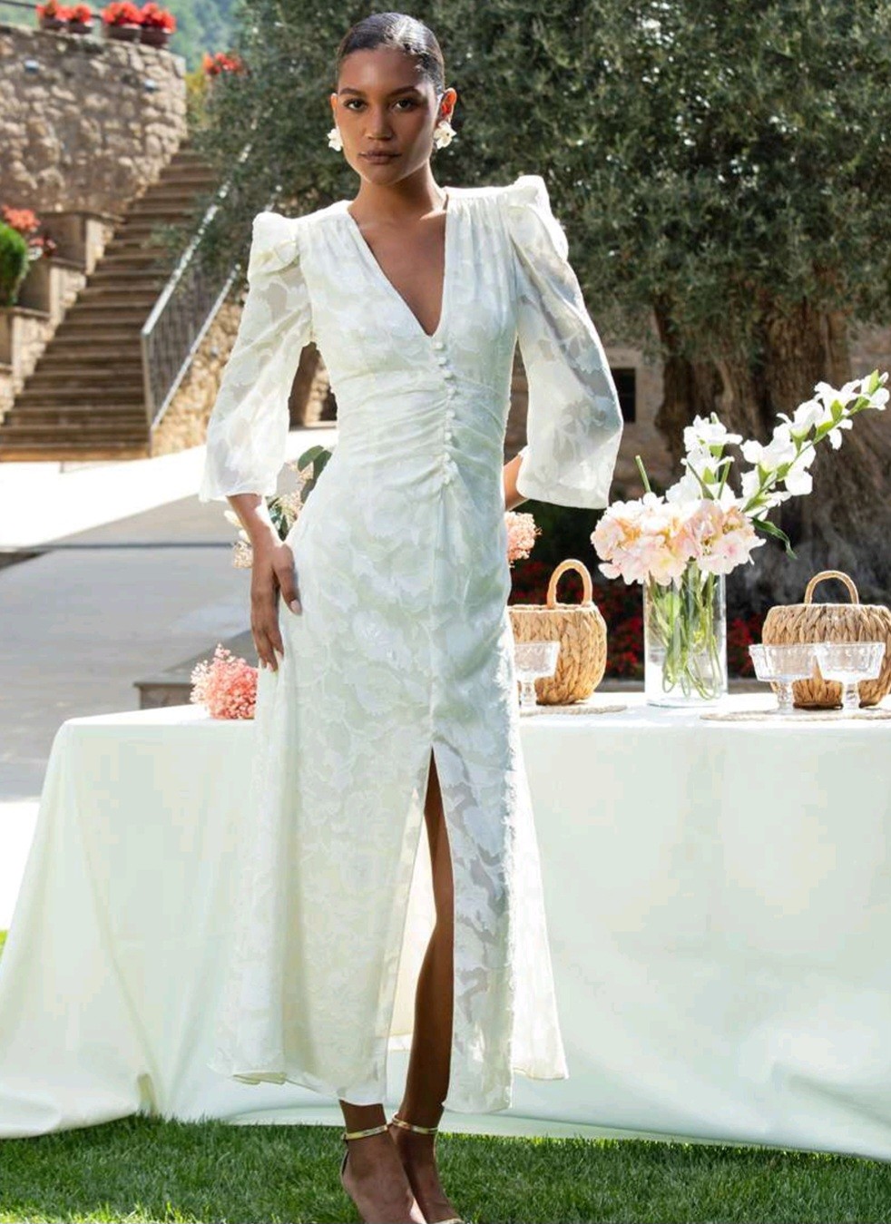 Vestido crudo midi elegante con abertura Betzzia