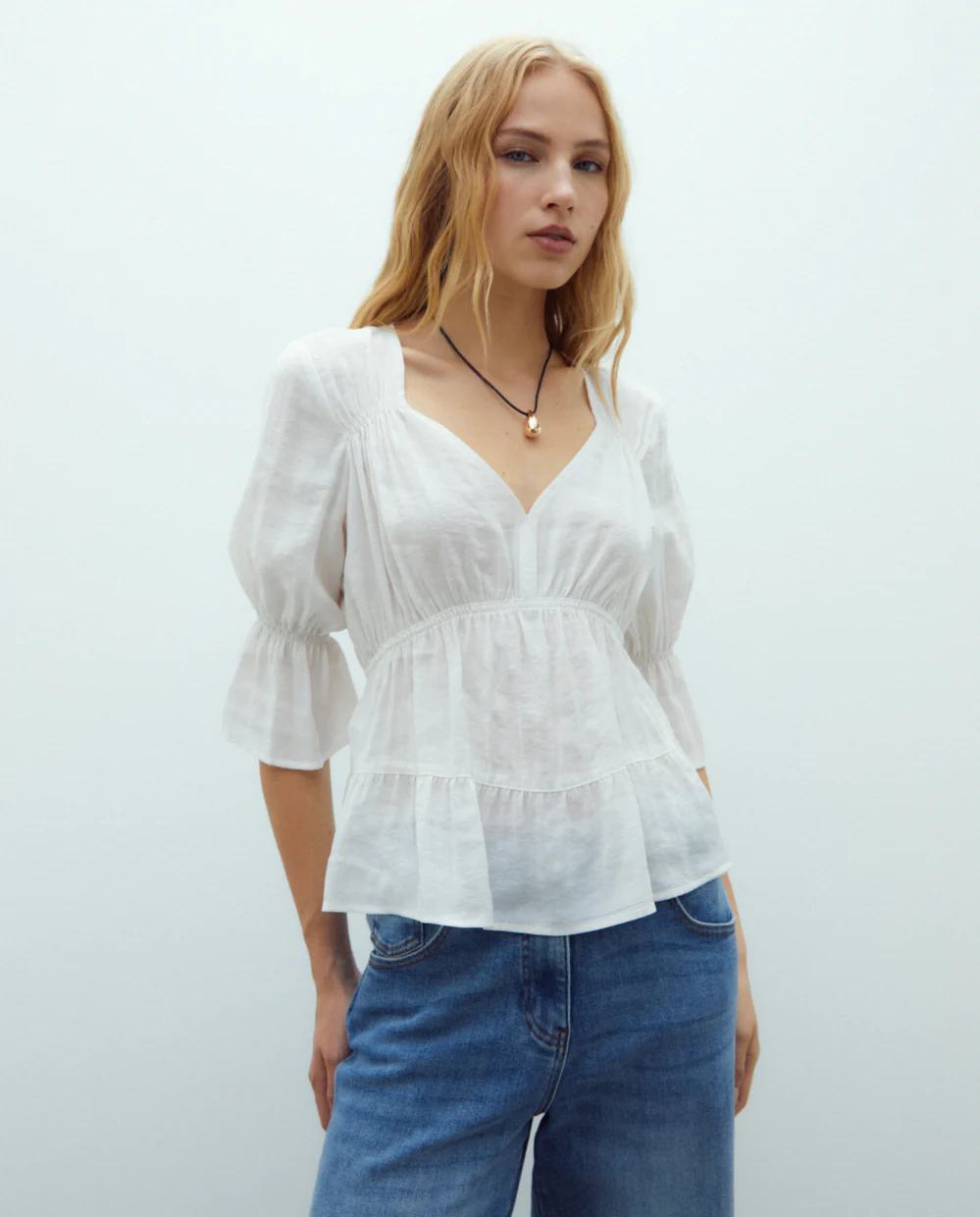 Blusa de mujer Andam cuello en uve y manga francesa blanco