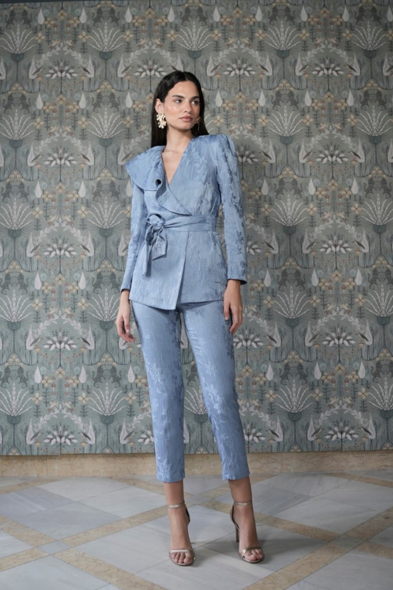 Traje Gaga azul celeste Cayro Woman elegante