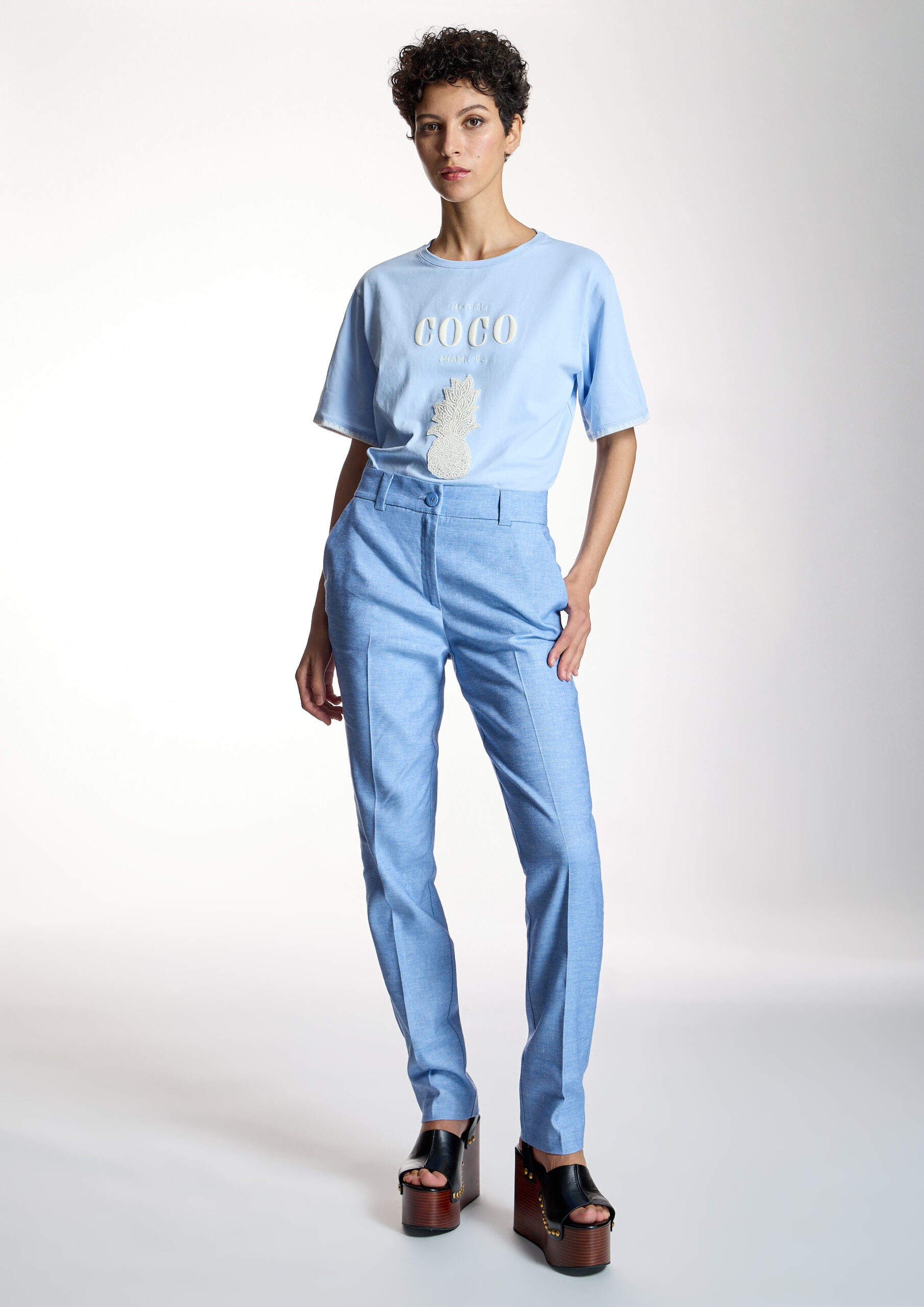 Pantalón básico recto azul Alba Conde