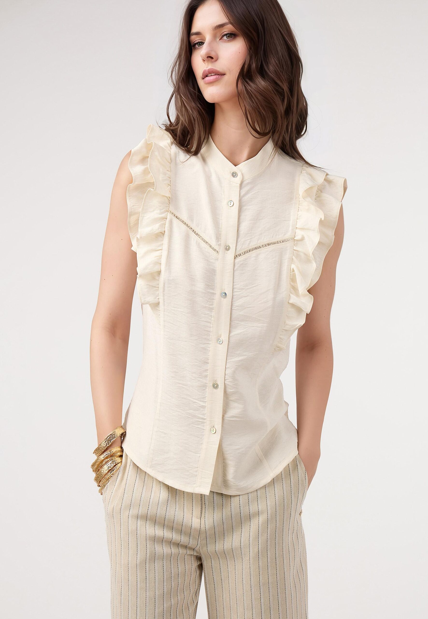 Blusa lisa volantes hombros Dandara beige